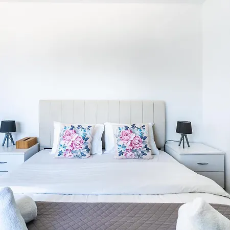 Solana 2-bedroom Apartment Larnaka